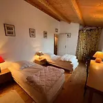 La De La Digue *